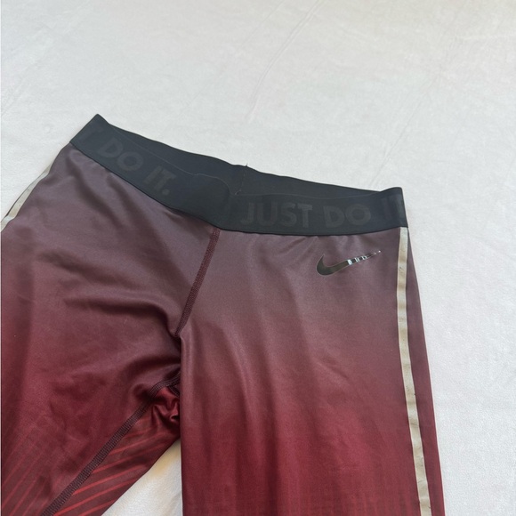 Nike Dri Fit Women’s Tight Moment Federation Collection Red Leggings SZ M - Picture 10 of 16